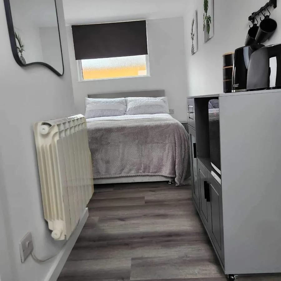 Payne'S Pad Apartment Poole 0*,