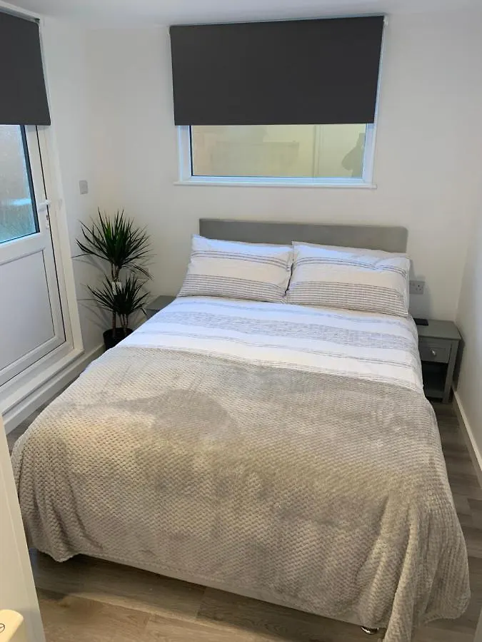 Payne'S Pad Apartment Poole Homestay